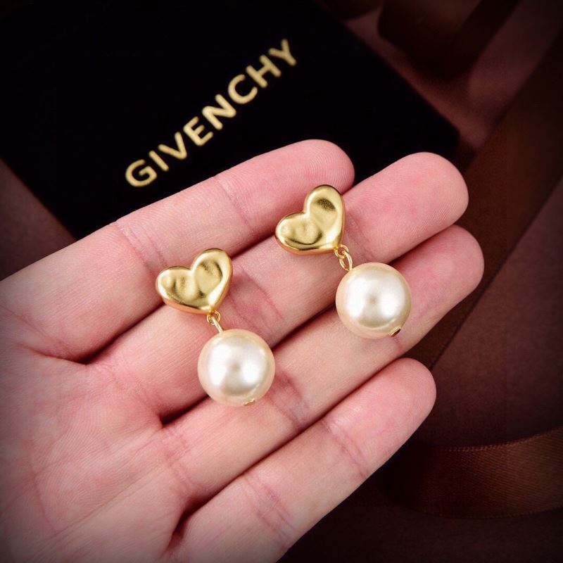 GIVENCHY